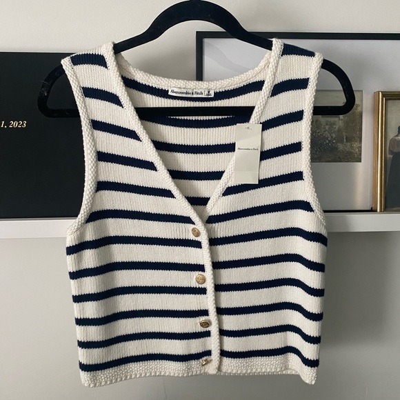 NWT Abercrombie & Fitch Sweater Vest - Picture 2 of 8